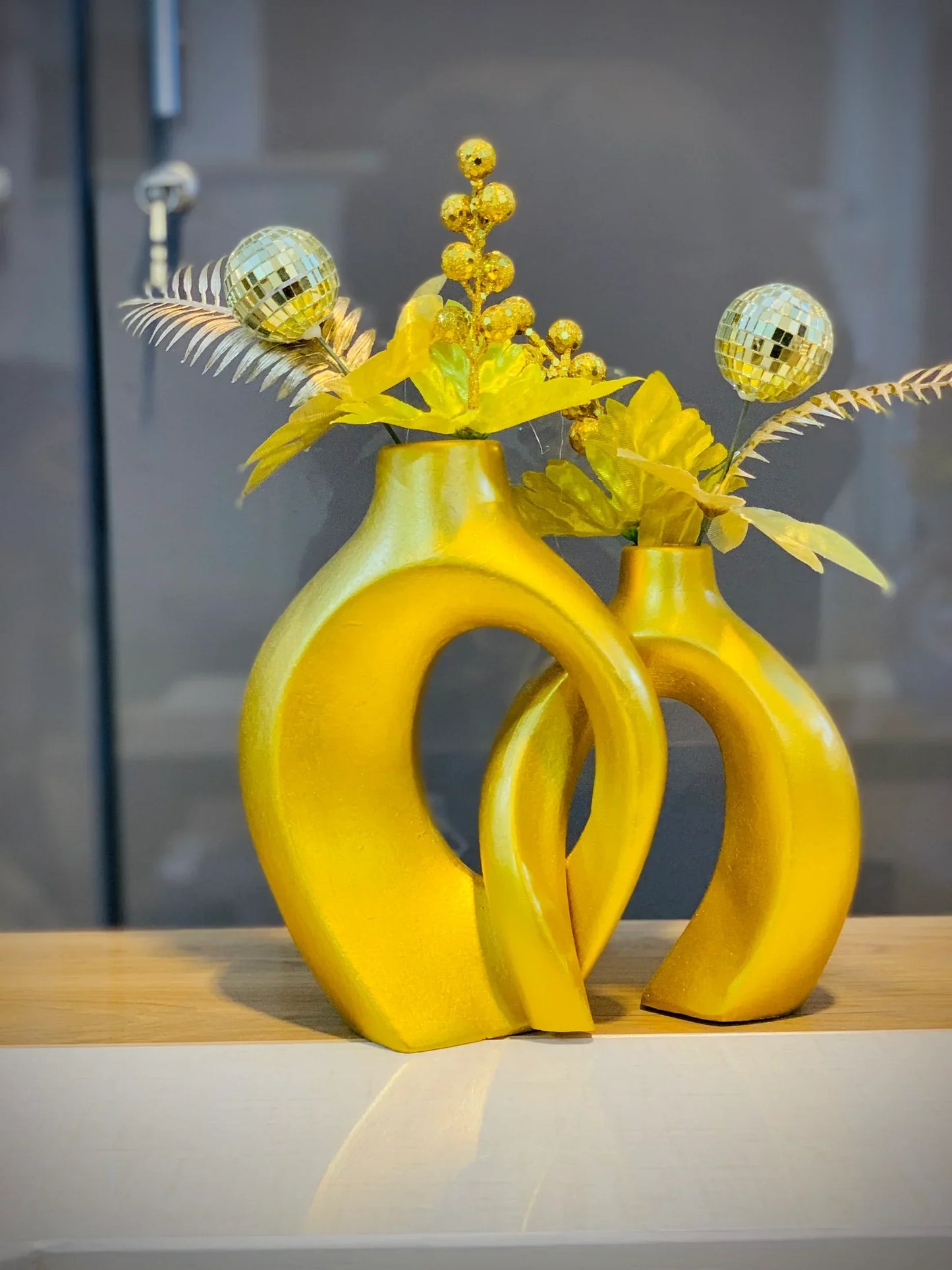 🌹💞 Love-Inspired Couple Vase Duo with Flowers