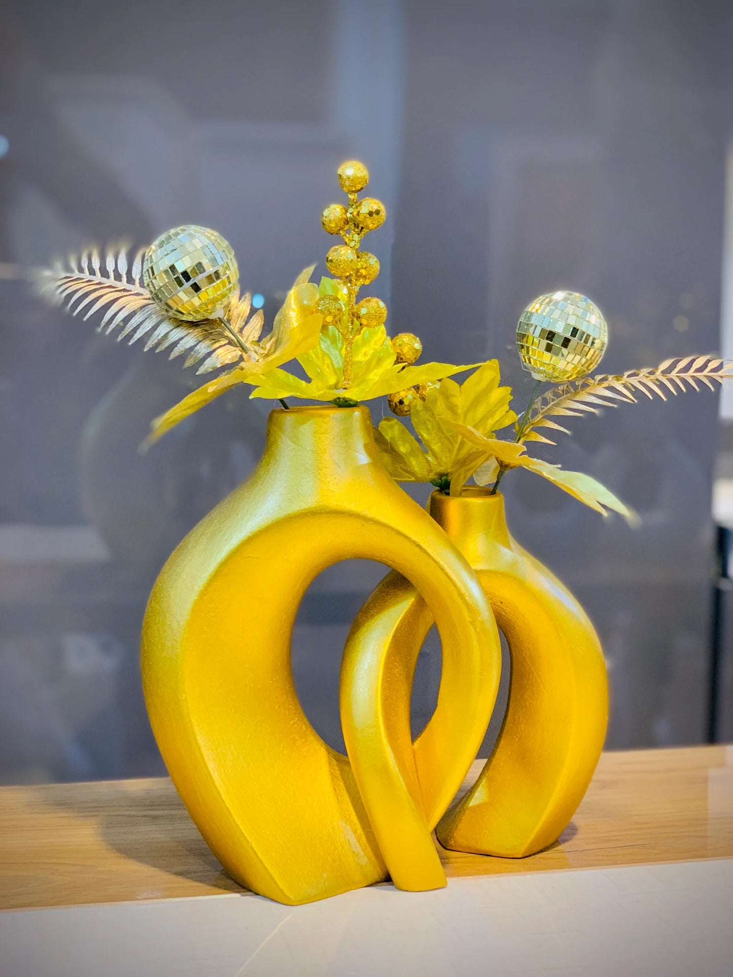 🌹💞 Love-Inspired Couple Vase Duo with Flowers