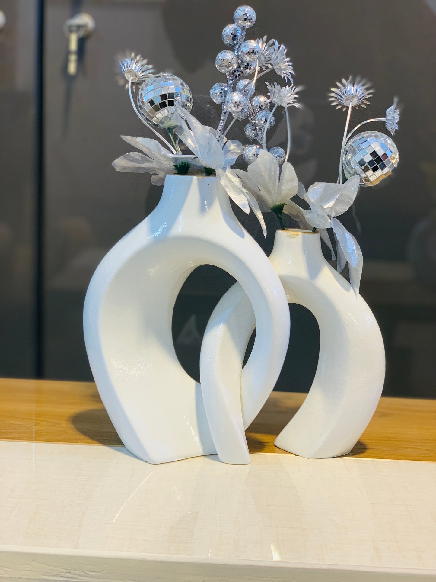 Couple Vase (Set of 2 Pieces) With Flowers